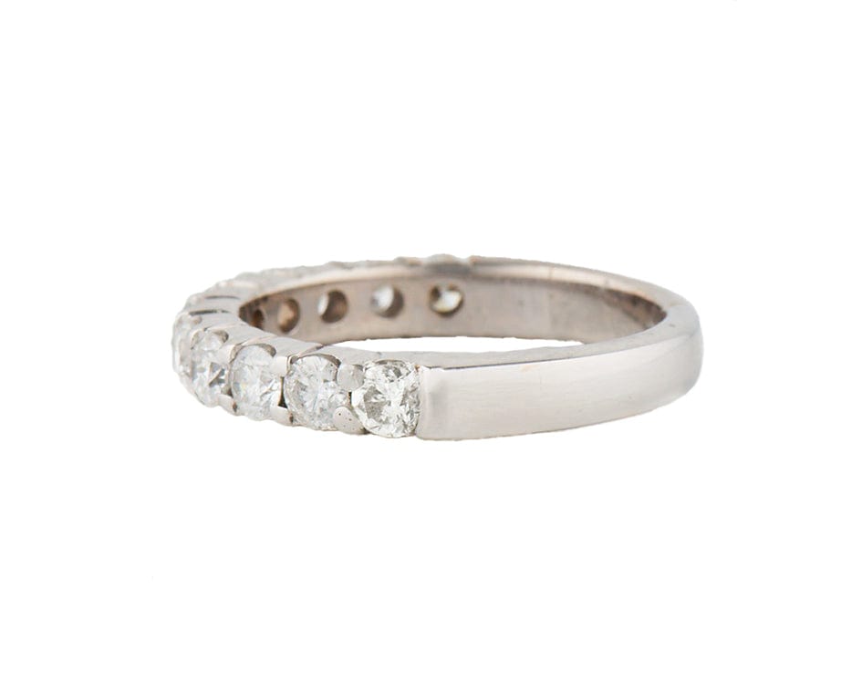 0.90ctw Round Diamond Shared Prong Wedding Band Ring in 14K